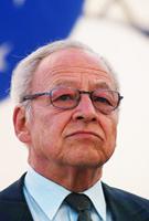 Meine Familie und ich unterstützen seit Jahrzehnten die vielfachen Aktivitäten der Stiftungen Bethel. Nach einem Besuch dort in Bielefeld bin ich  - gar als ewig skeptischer Journalist! - von der Ehrlichkeit, Effizienz und das Engagement ...
