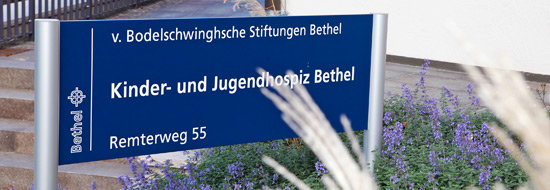 Schild am Eingang zum Hospiz